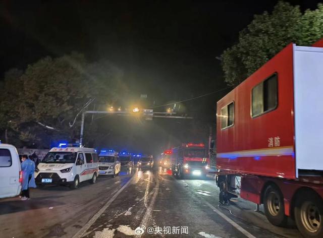 江西新余火灾致39人死亡，目击者：楼上有培训机构，出口被火封死_新闻频道_中华网